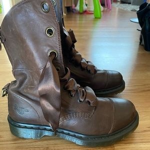 DOC MARTENS WITH FLORAL INTERIOR